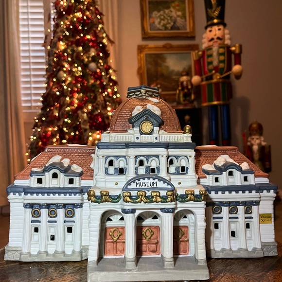 Mervyns Lighted Village Square Tenth Anniversary Museum 1996 Limited Edition - Picture 1 of 14